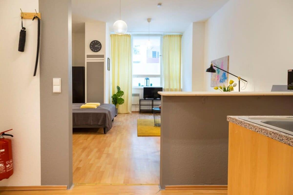 Cozy 2 Room Apartment Next To Hermannstrasse Βερολίνο Εξωτερικό φωτογραφία