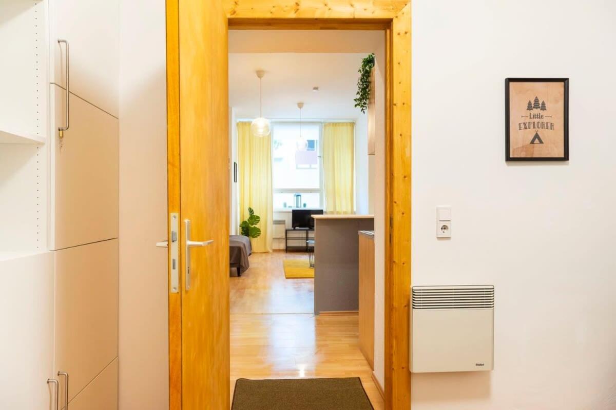 Cozy 2 Room Apartment Next To Hermannstrasse Βερολίνο Εξωτερικό φωτογραφία